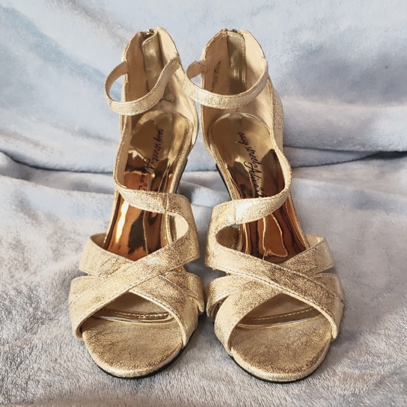 Golden pump 3" heel - Picture 2 of 7